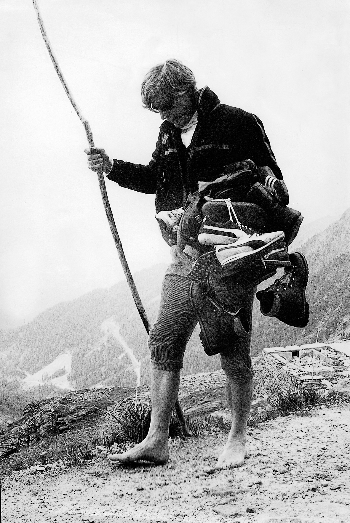 Empedokles revidiert – sterblicher Philosoph beschämt den Ätna, indem er seine Schuhe anstatt sich selbst in den Krater stürzt, Bild: Reißeck 1984. Foto: Gero Steinbach.