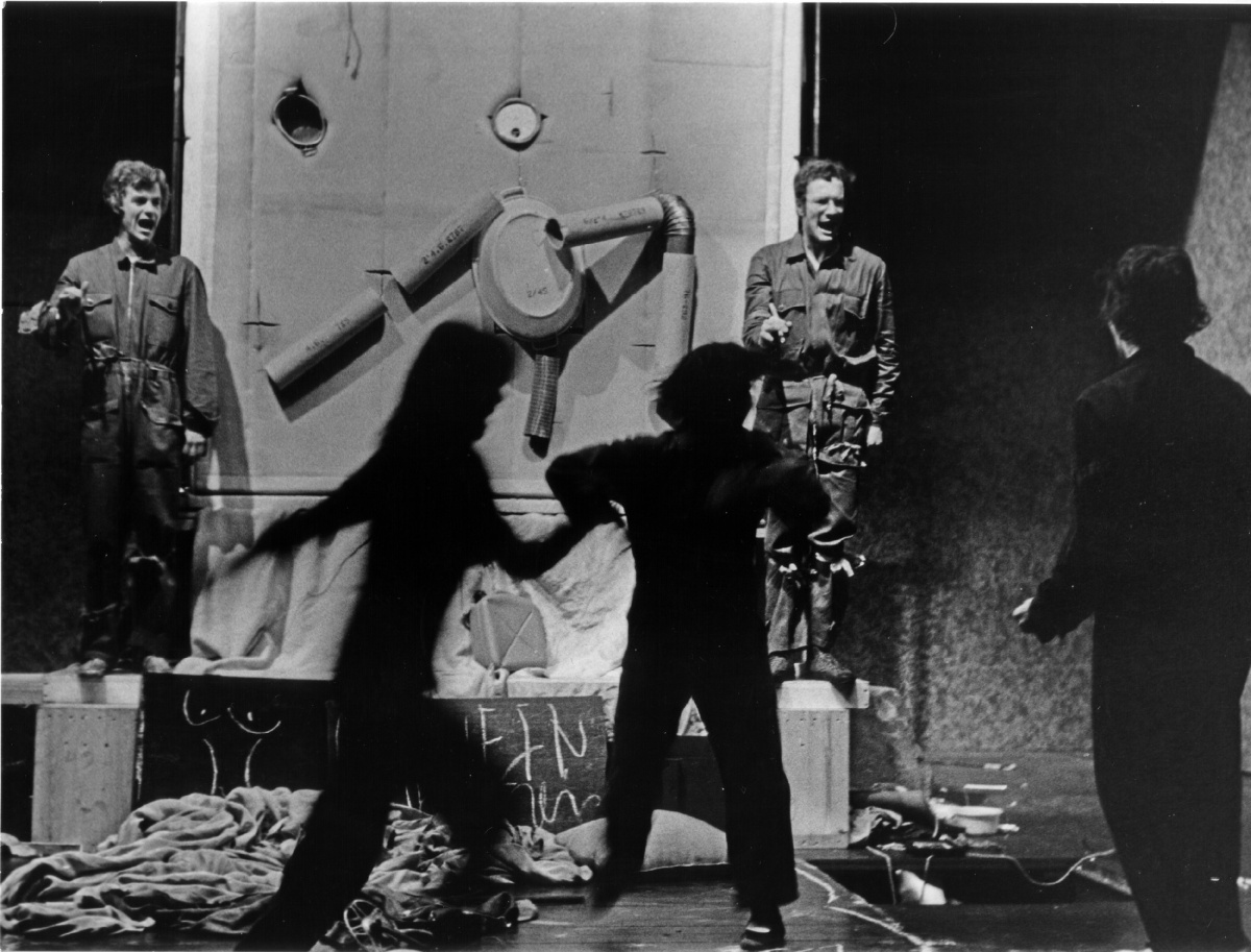 3 Bühnenbild "Unterstzuoberst", Bild: © Günter Englert, 1969.