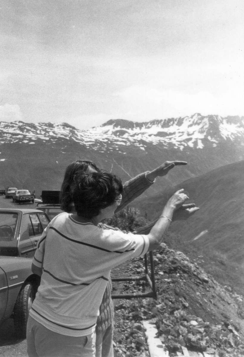 "A drop of black perfume" Furka (Schweiz) 24.Juli 1983, Bild: ©Lucius Burckhardt.