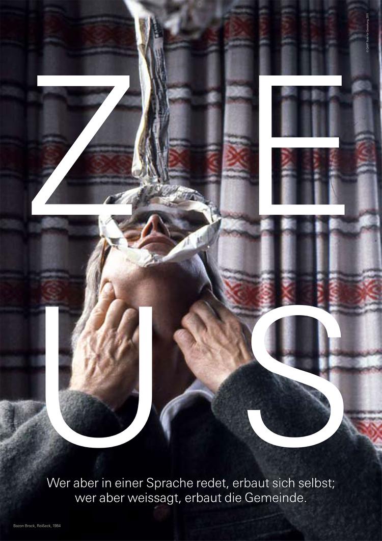 ZEUS. Wer aber in einer Sprache redet, erbaut sich selbst; wer aber weissagt, erbaut die Gemeinde., Bild: Bazon Brock, Reißeck, 1984 © QART Büro für Gestaltung, 2011.