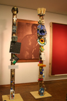 Thementotems, links Rationalität und Animismus, rechts Spiritualität und Ökonomie