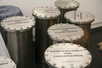 "Kometenschweif und Fluchtgepäck" Ewigkeitskosten (Entwurf: Adi Hoesle)
